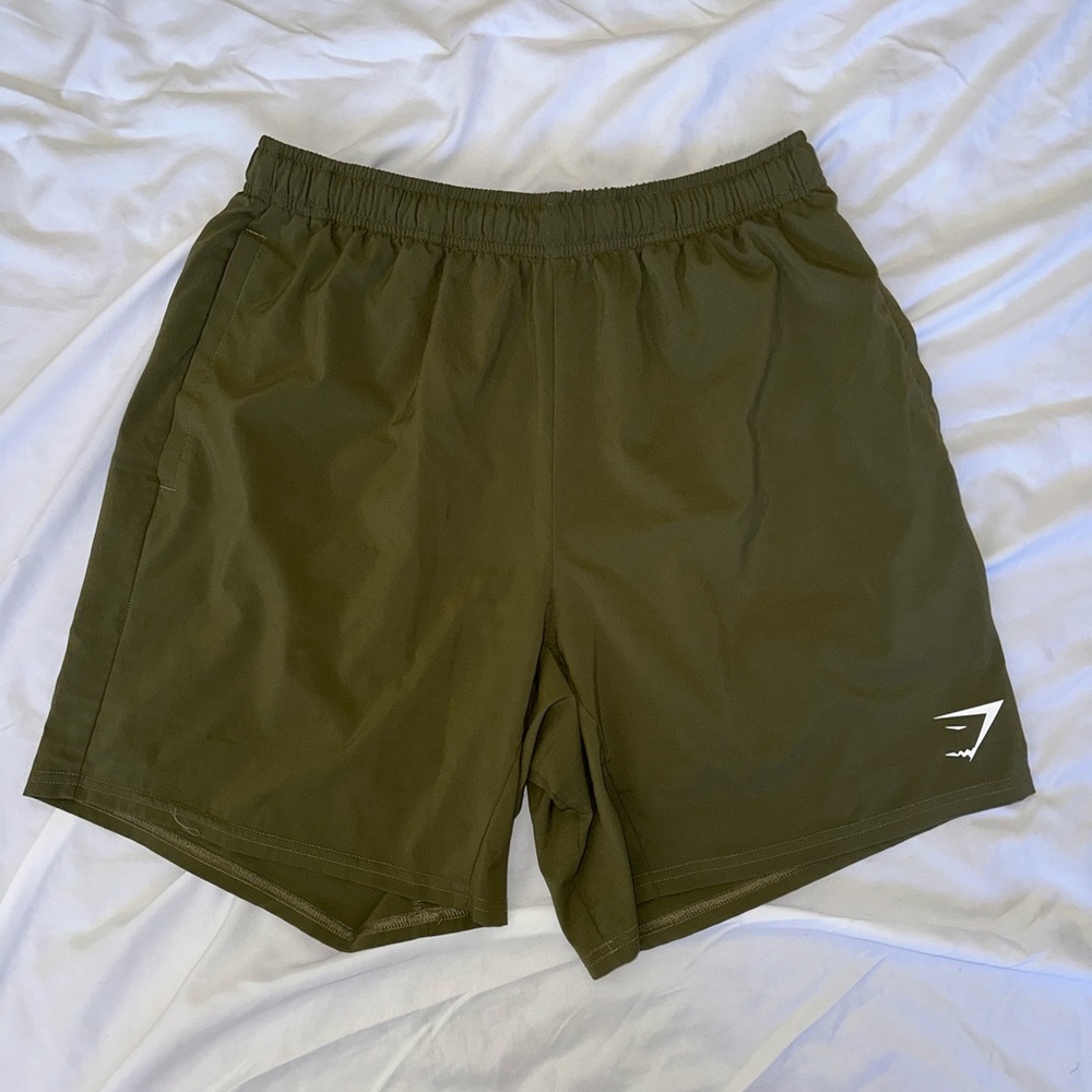 GYMSHARK ARRIVAL SHORTS - Olive size Medium